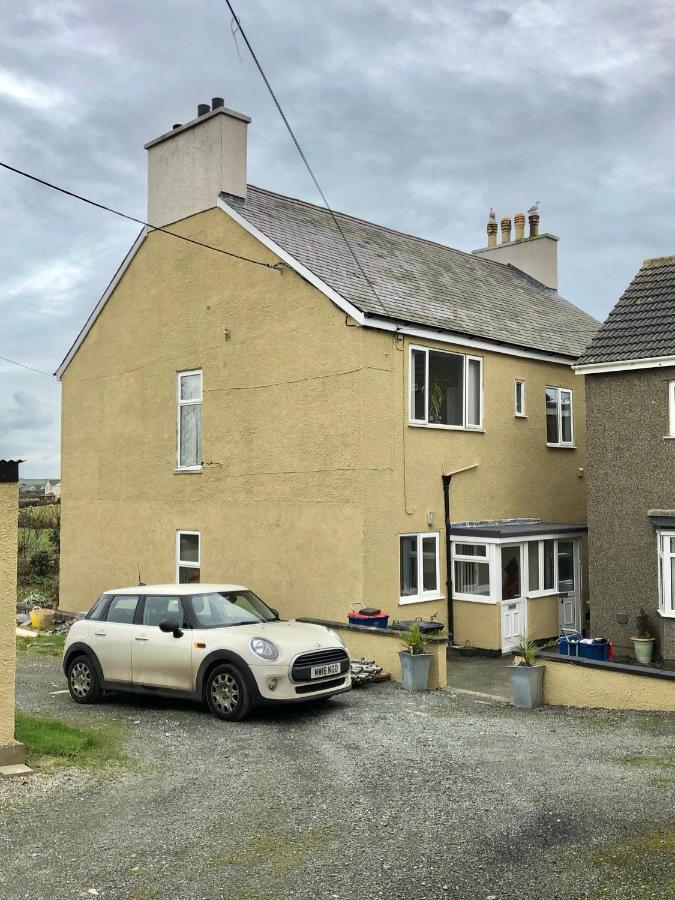 Clydfan Apartment Holyhead Bagian luar foto