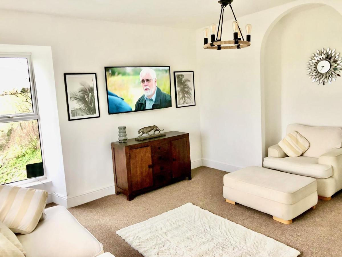 Clydfan Apartment Holyhead Bagian luar foto