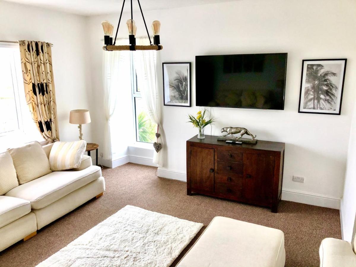 Clydfan Apartment Holyhead Bagian luar foto