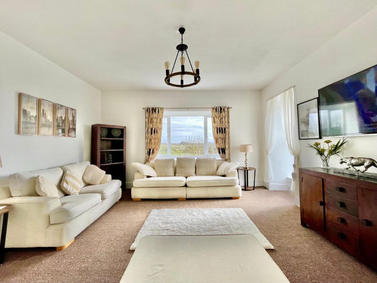 Clydfan Apartment Holyhead Bagian luar foto