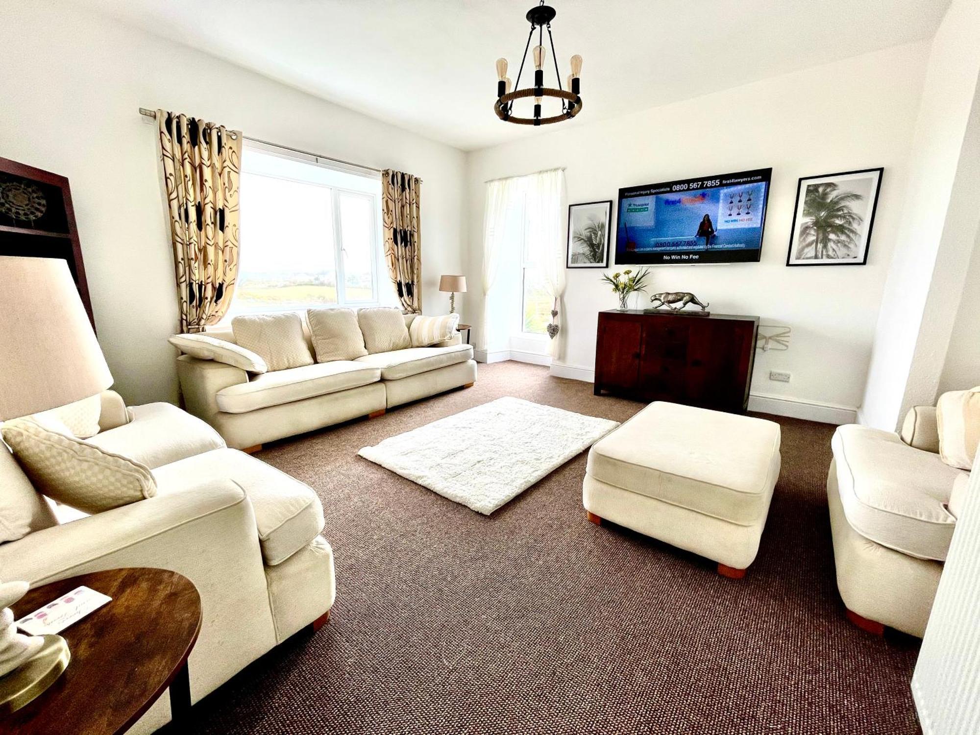 Clydfan Apartment Holyhead Bagian luar foto