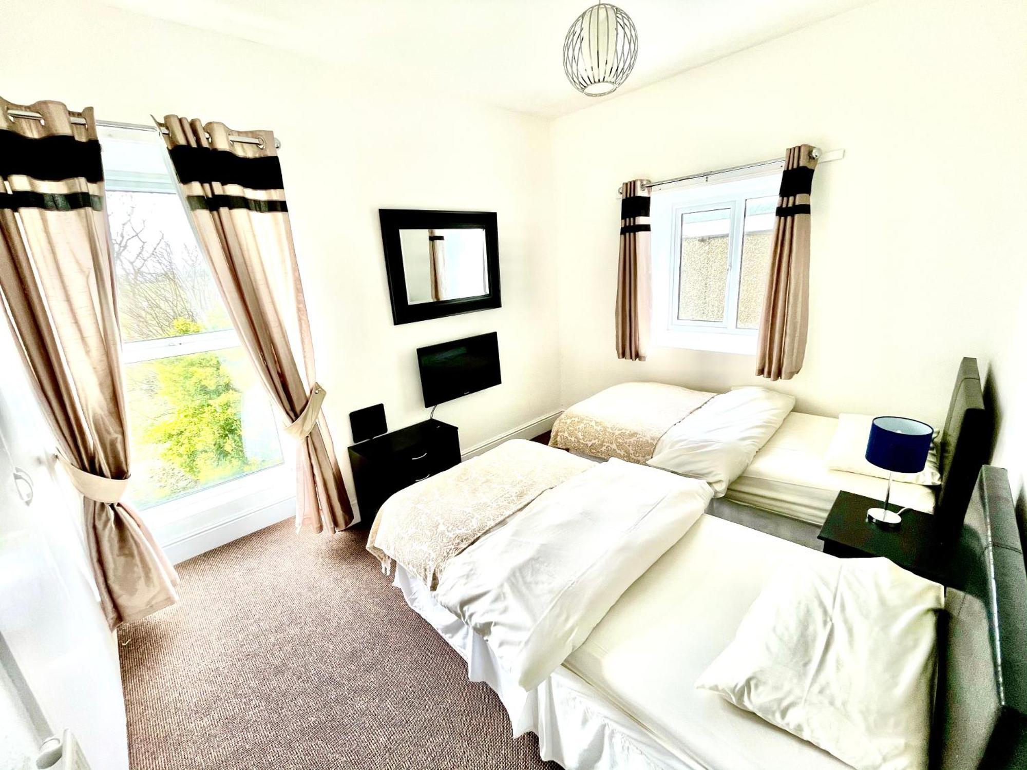 Clydfan Apartment Holyhead Bagian luar foto