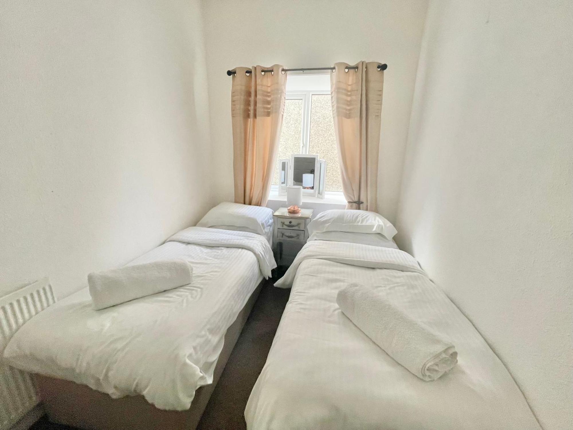 Clydfan Apartment Holyhead Bagian luar foto